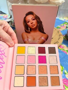 New Pink Eyeshadow Palette - Multi Pink & Gold Shades